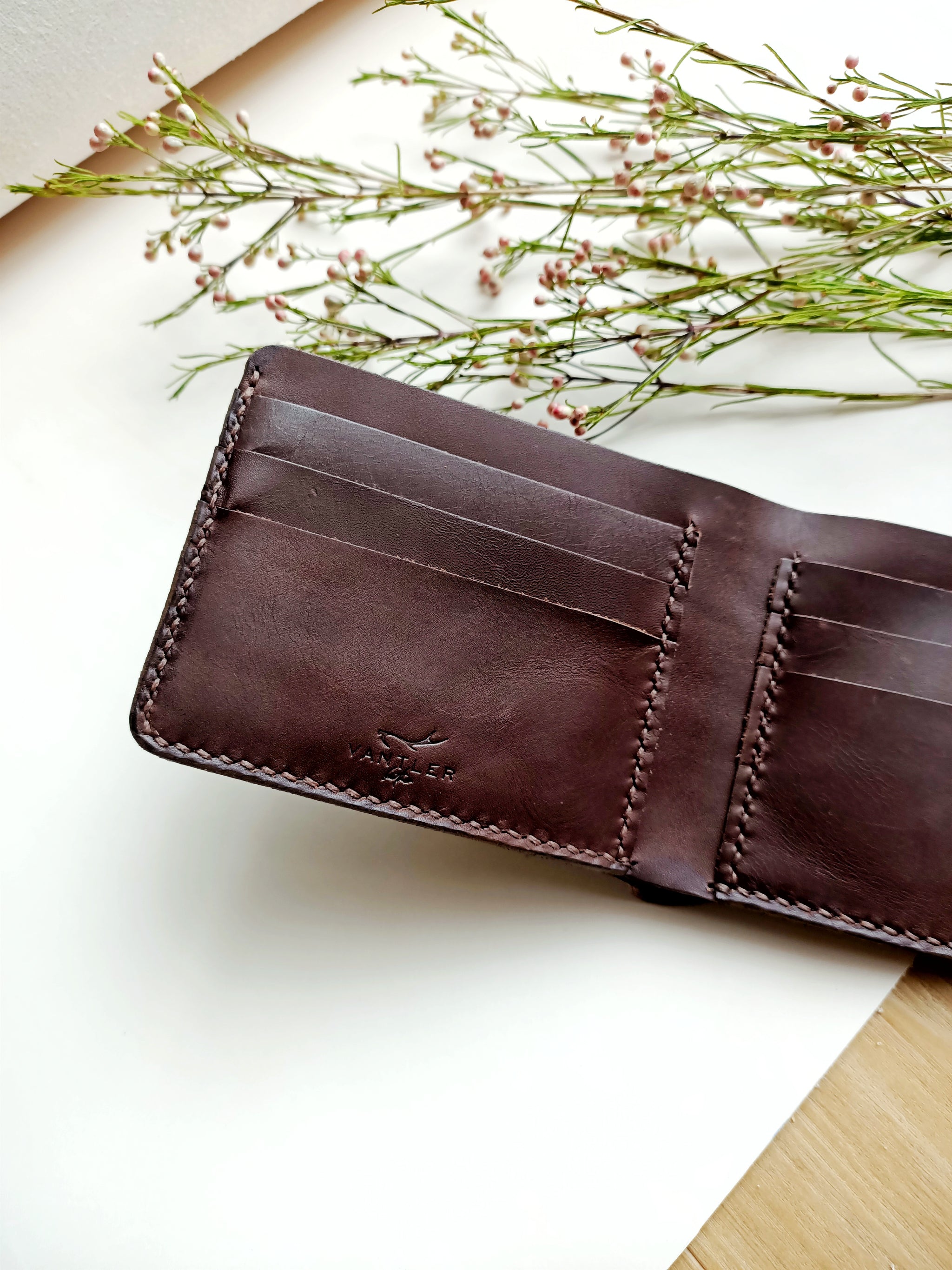 Slim Bi-Fold Wallet l Dark Brown