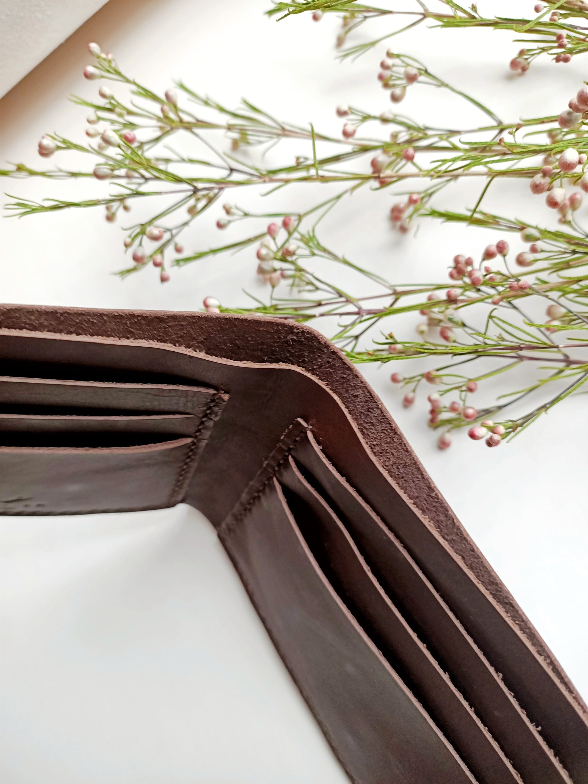 Slim Bi-Fold Wallet l Dark Brown