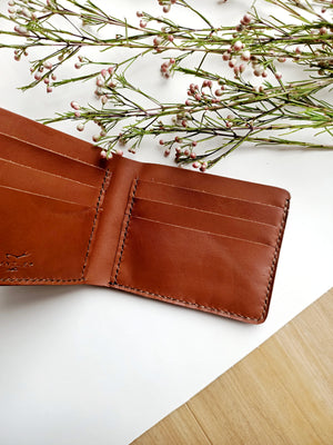 Slim Bi-Fold Wallet l Light Brown
